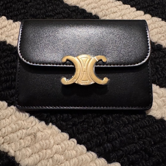 Celine Card Holder with Flap Triomphe in Black Shiny Calfskin and Gold - Picture 2 of 8